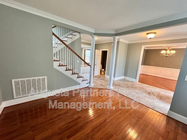 Building Photo - 1408 Knob Hill Cir