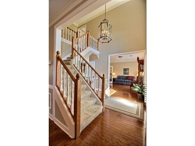 Building Photo - 2345 Linkenholt Dr