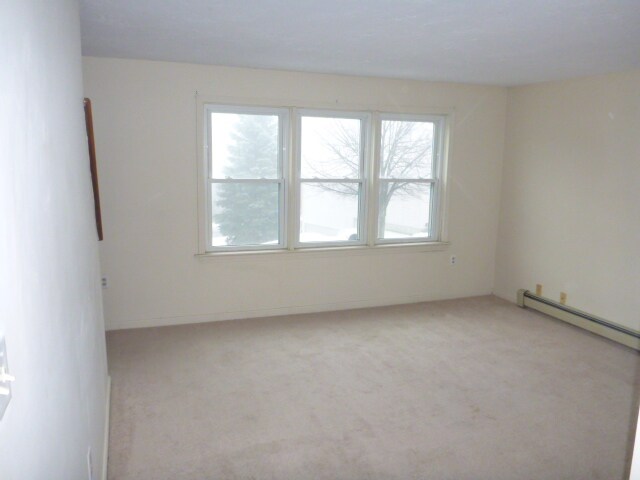Primary Photo - 325 Circle Rd