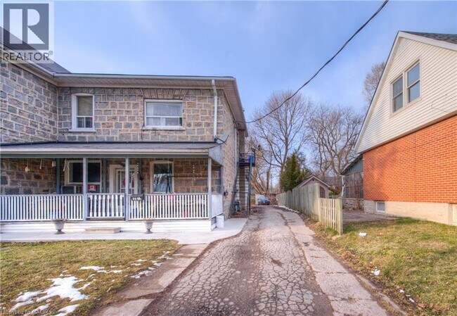 Photo du bâtiment - 292 Main St