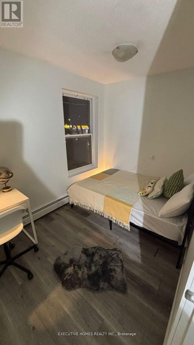 Photo du bâtiment - 303 King St N