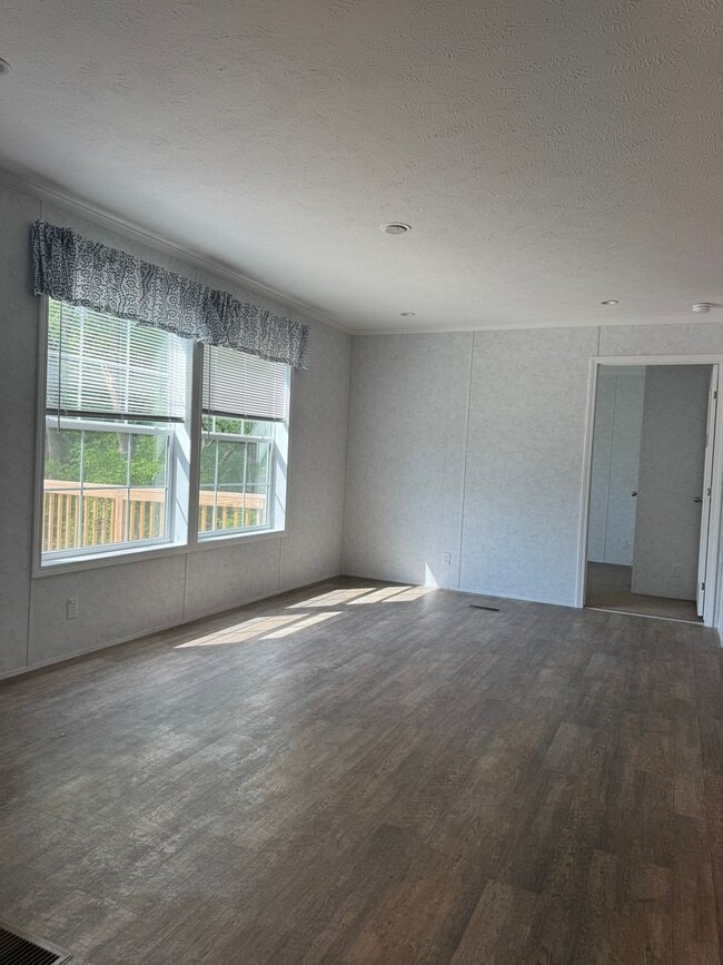 Building Photo - 465 Royal Manor Rd
