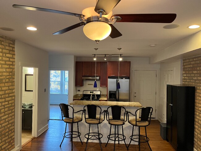 Foto del edificio - 5713 N Kimball Ave
