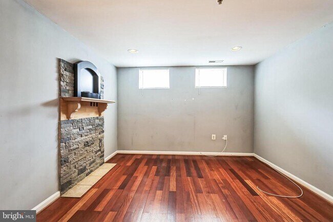 Building Photo - 4929 Foote St NE