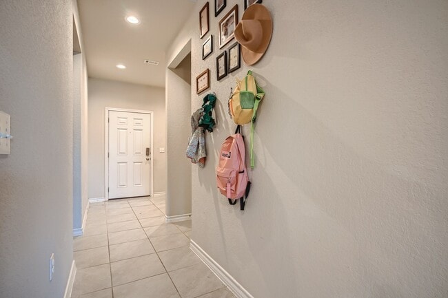 Building Photo - 11804 Saddle Rock Dr