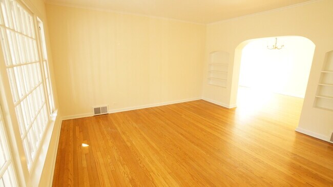 Building Photo - 1310 Wilmette Ave