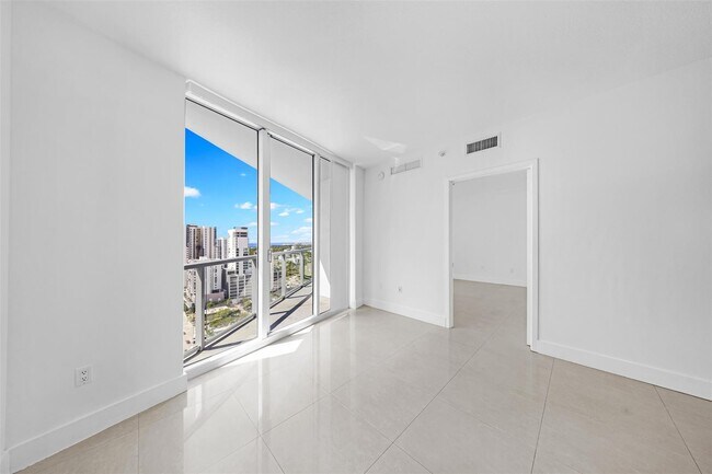 Foto del edificio - 185 SW 7th St