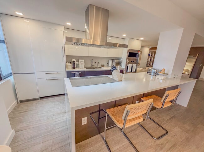 Foto del edificio - 9801 Collins Ave