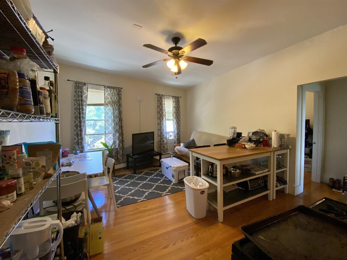Foto principal - 1220 Cambridge St