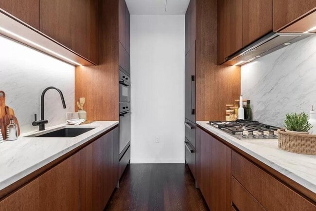Building Photo - 1 bedroom in NEW YORK NY 10013