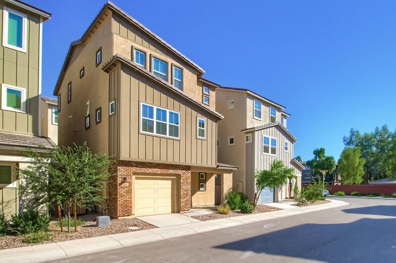 Primary Photo - 612 W Flintlock Way
