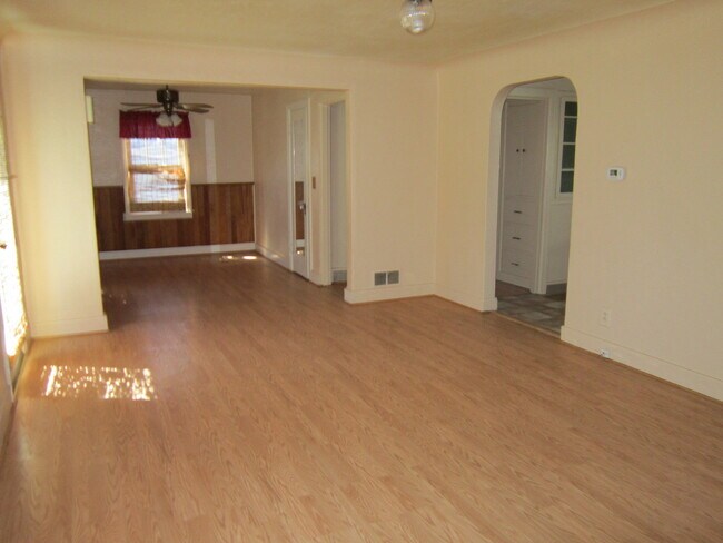 Foto del edificio - 4005 Shasta Way - Garbage and Sewer Included