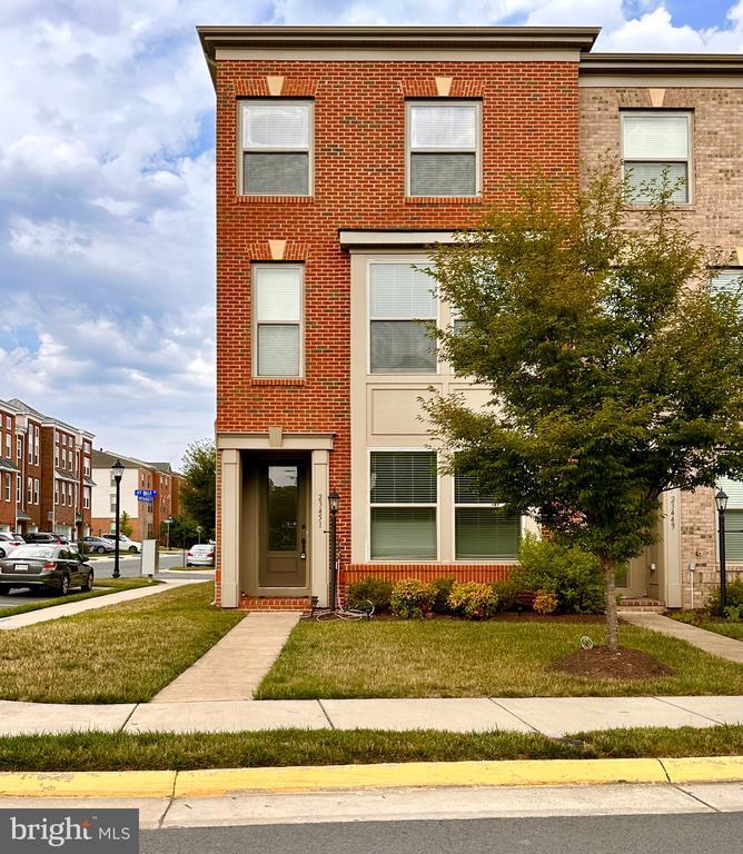 Primary Photo - 23451 Epperson Square