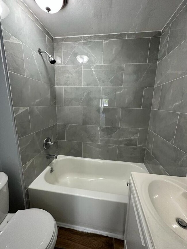 Foto del edificio - Fully renovated 2/1 single family residenc...