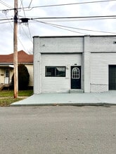 Building Photo - 1916 Hamill Ave