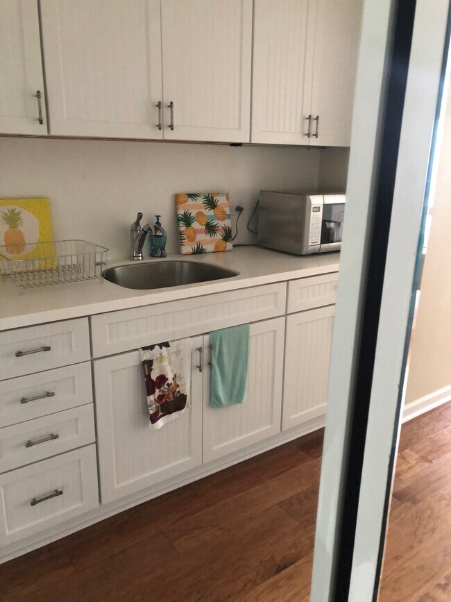 Kitchen - 2464 Prince Edward St