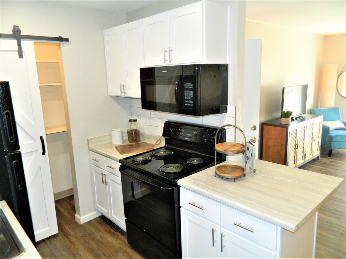 Shadowtree Apartment Homes 201 N Wilmot Rd Tucson, AZ Apartments