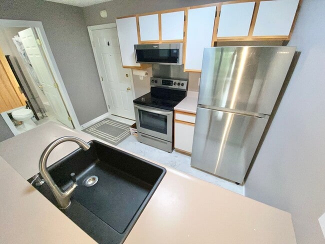 Building Photo - 1 Bedroom Apartment in Burlington VT Avail...