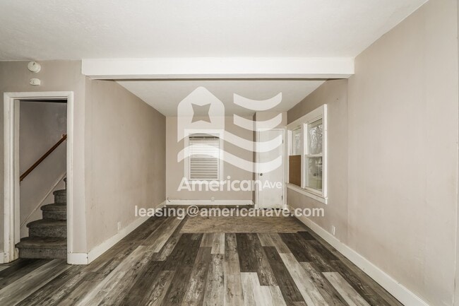 Building Photo - 529 E Victoria St