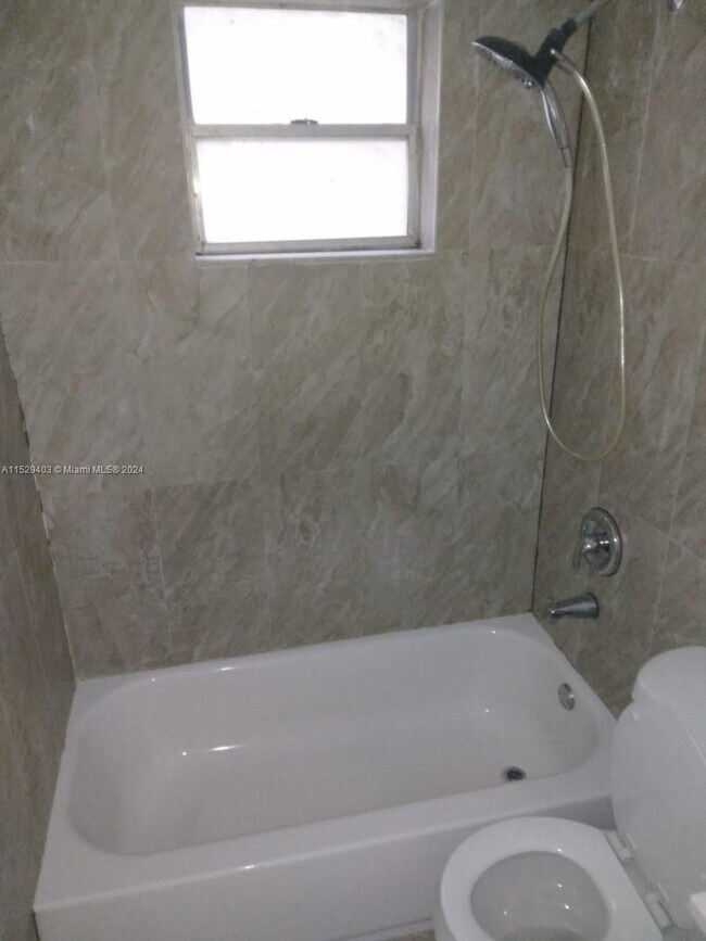 Foto del edificio - 1043 NW 2nd St