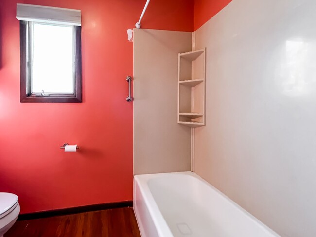 Building Photo - Beautiful 3 Bed 2 Bath Home with Two Car G...