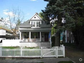Building Photo - 711 S Cedar St