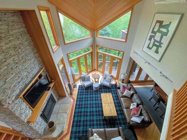 Foto del edificio - 241 Crawford Ridge Rd