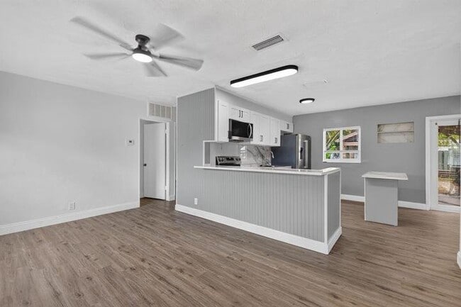 Building Photo - 540 NE 61st St