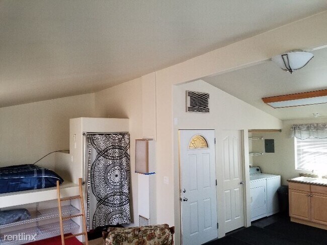 Building Photo - 1 br, 1 bath Condo - 2152 Camellia Dr