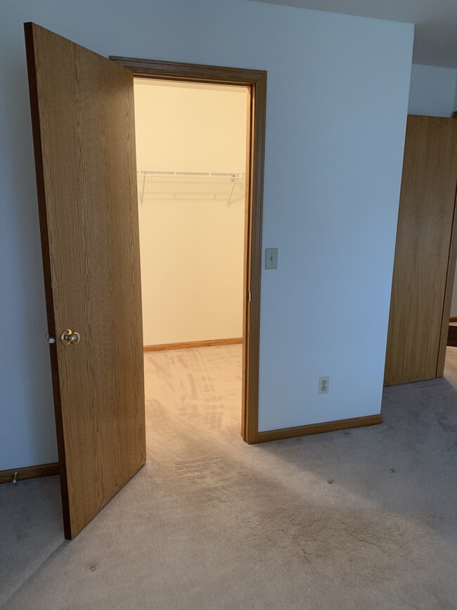Bedroom Walk-in Closet - 401 Parkside Dr