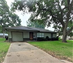 Building Photo - 1213 Tobola St