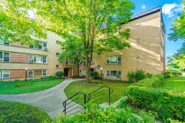 Primary Photo - 6146 N Damen Ave