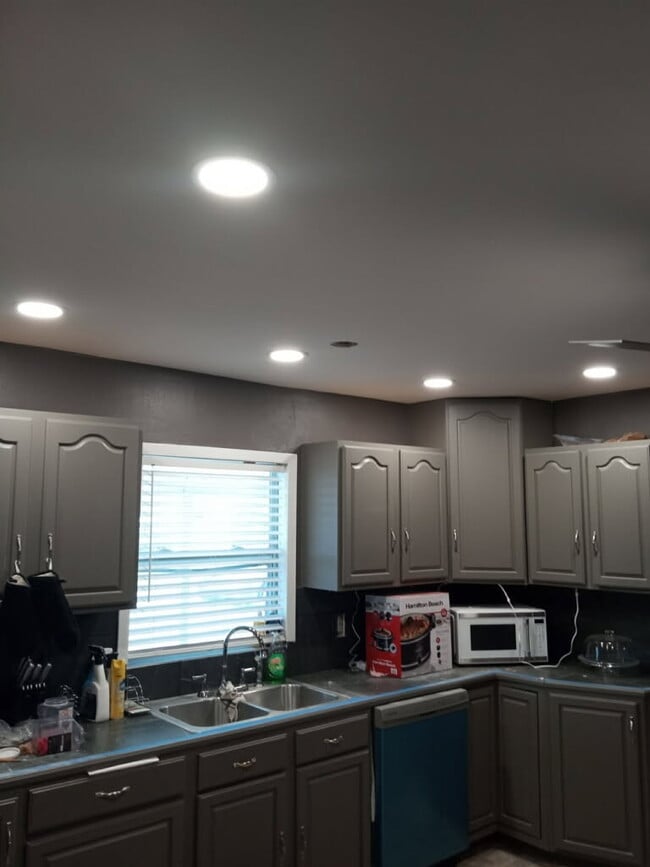 Building Photo - 176 Carita Dr