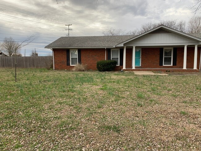 Building Photo - 2988 Parkwood Dr