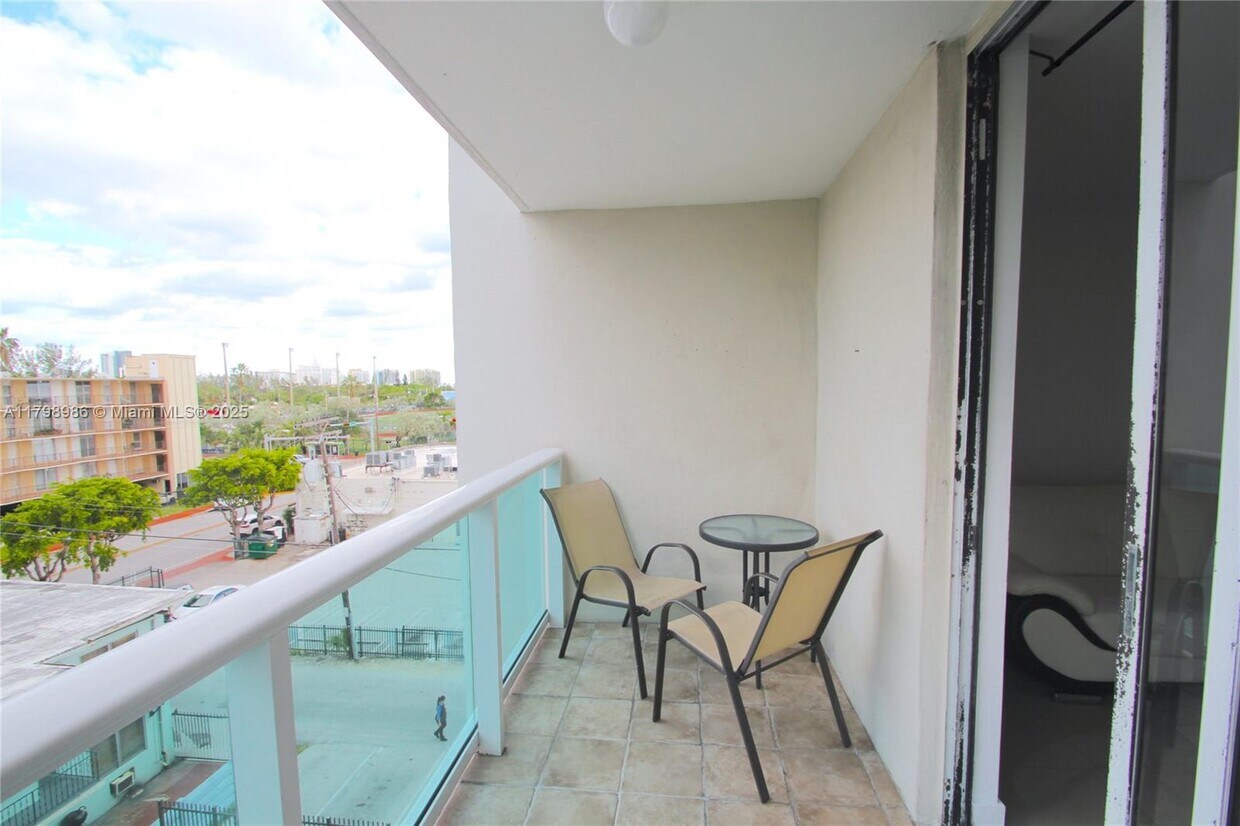 Foto principal - 1035 West Ave