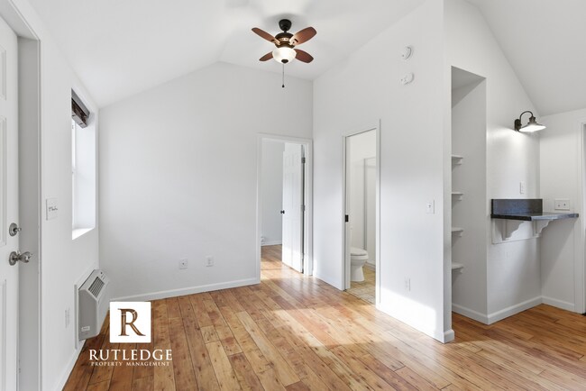 Foto del edificio - Cozy 2 Bedroom, 1 Bath in the Heart of Medford
