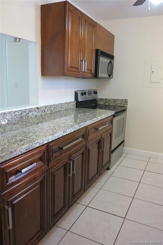 Building Photo - 159 Lakeview Dr