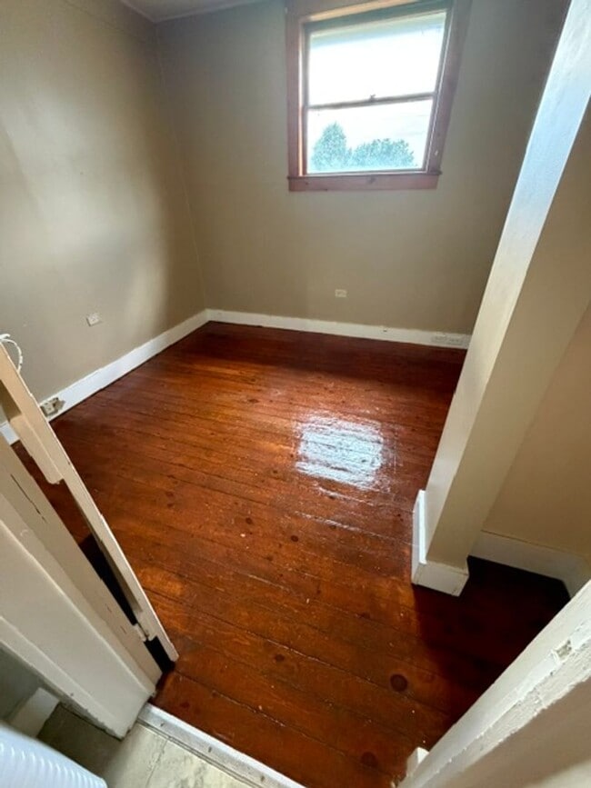 Building Photo - 1 bedroom. 1 bath unit in Dennisport Ma.