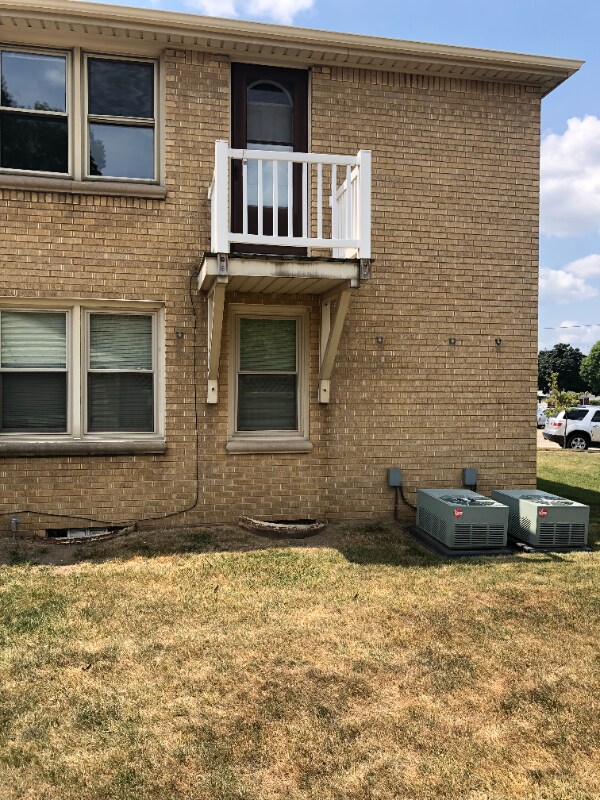Building Photo - 3610 S Howell Ave