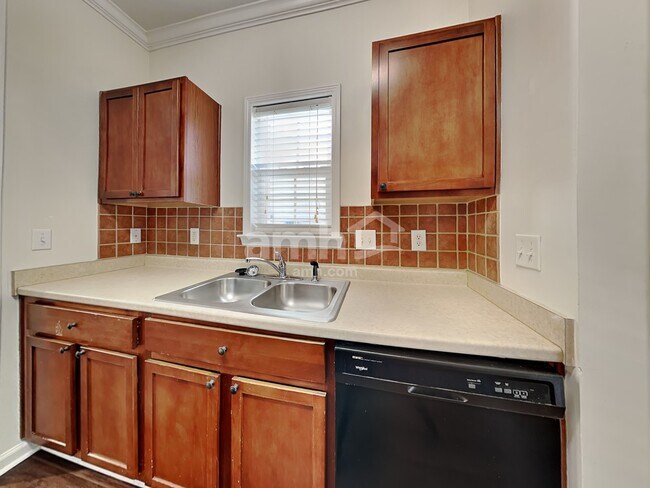 Foto del edificio - 641 Woodson Dr