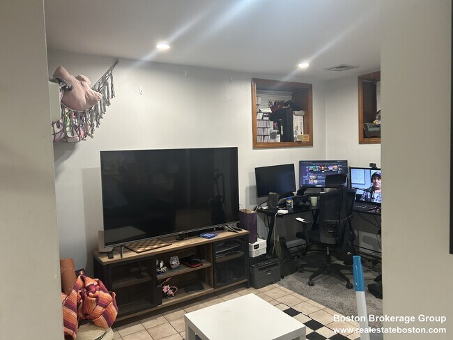 Foto del edificio - 80 Mt Pleasant Ave