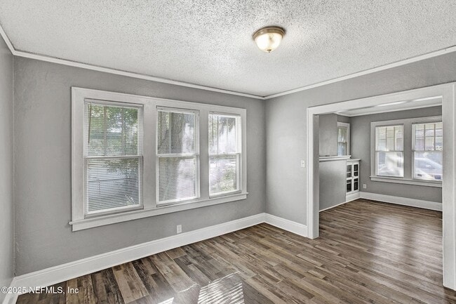 Foto del edificio - 1431 W 26th St