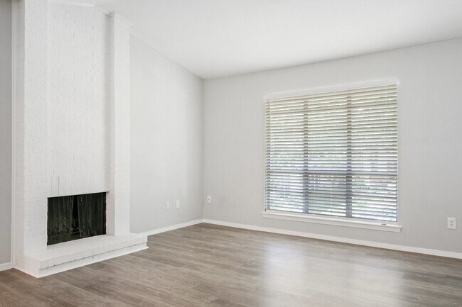 Foto del edificio - 10588 High Hollows Dr