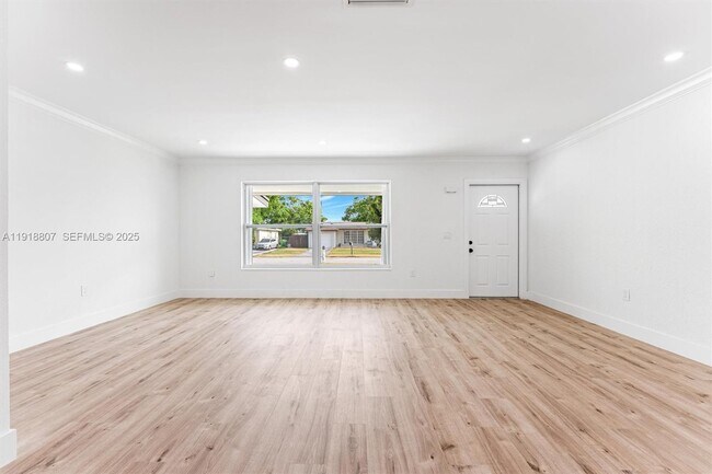 Foto del edificio - 9720 NW 24th Pl