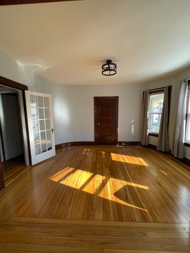 Building Photo - 56 Blucher St