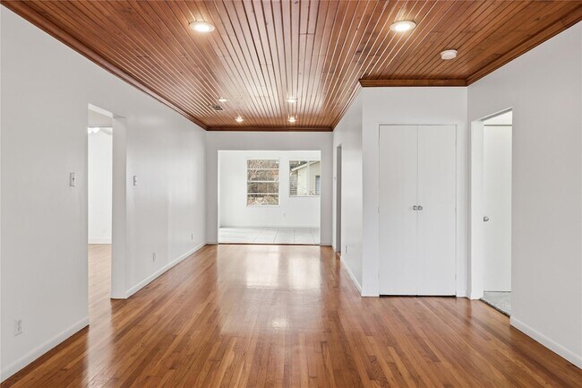 Foto del edificio - 2007 Montclaire St