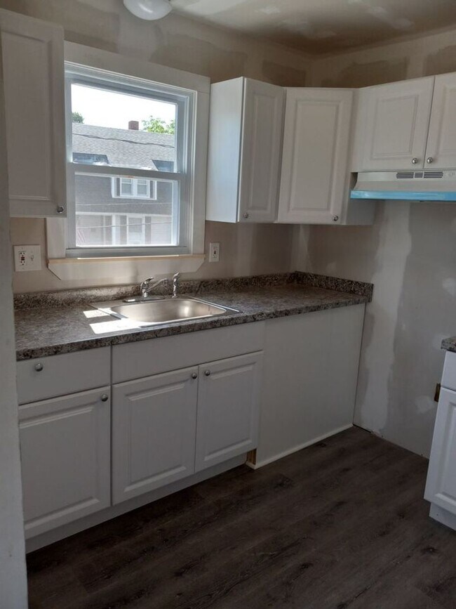 57 Ashcraft Rd Unit 3, New London, CT 06320 Room for Rent in New