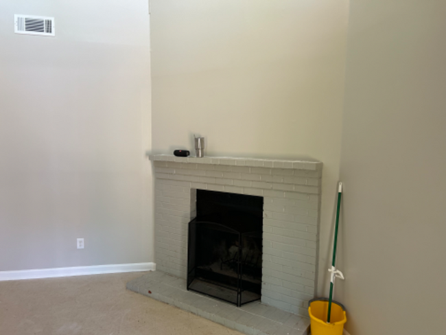 Building Photo - 136 Ashmore Ct