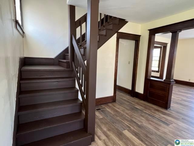 Building Photo - 165 E Brown St