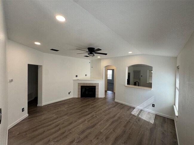 Foto del edificio - 2802 Greenlee Dr